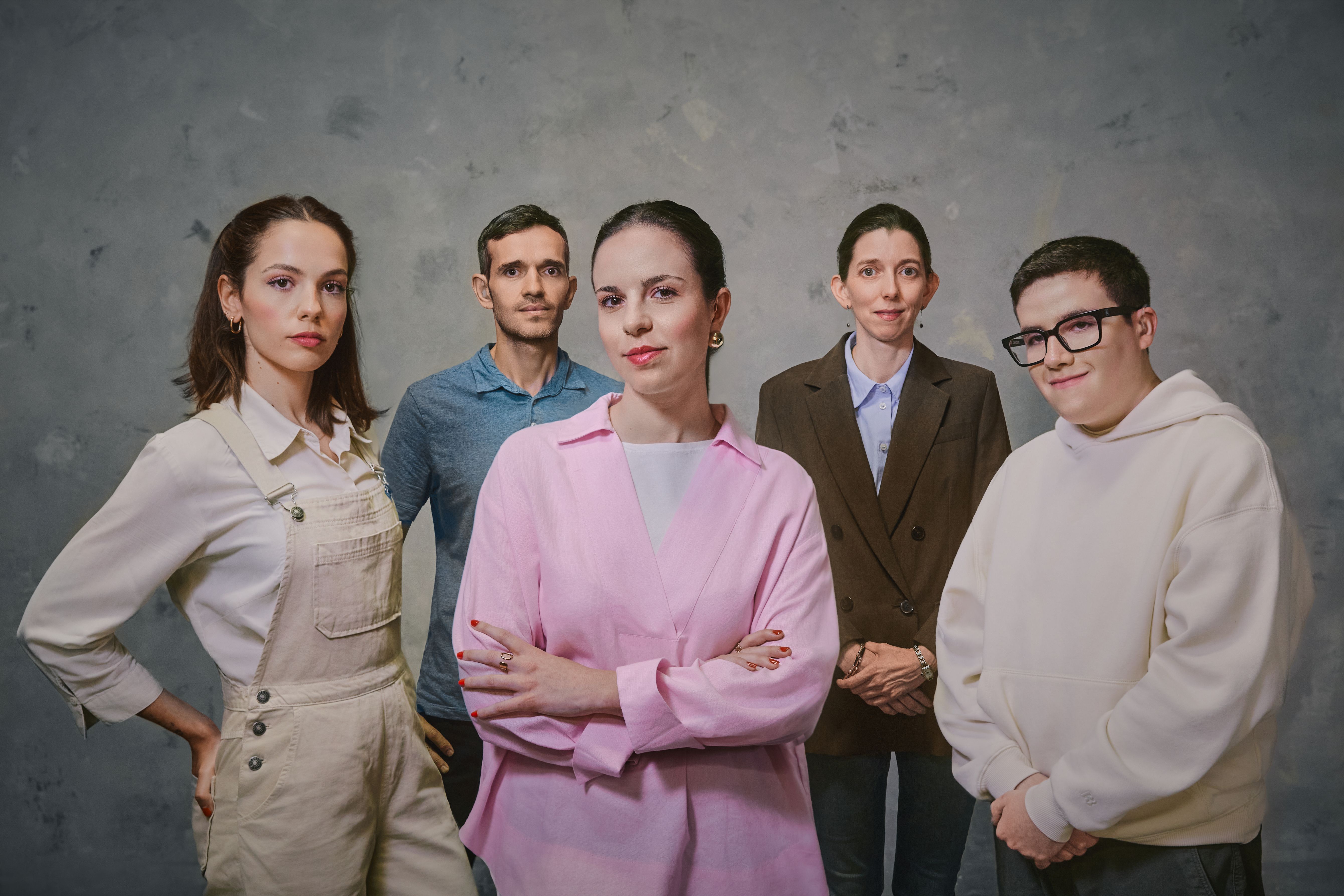Raquel junto a más personas  