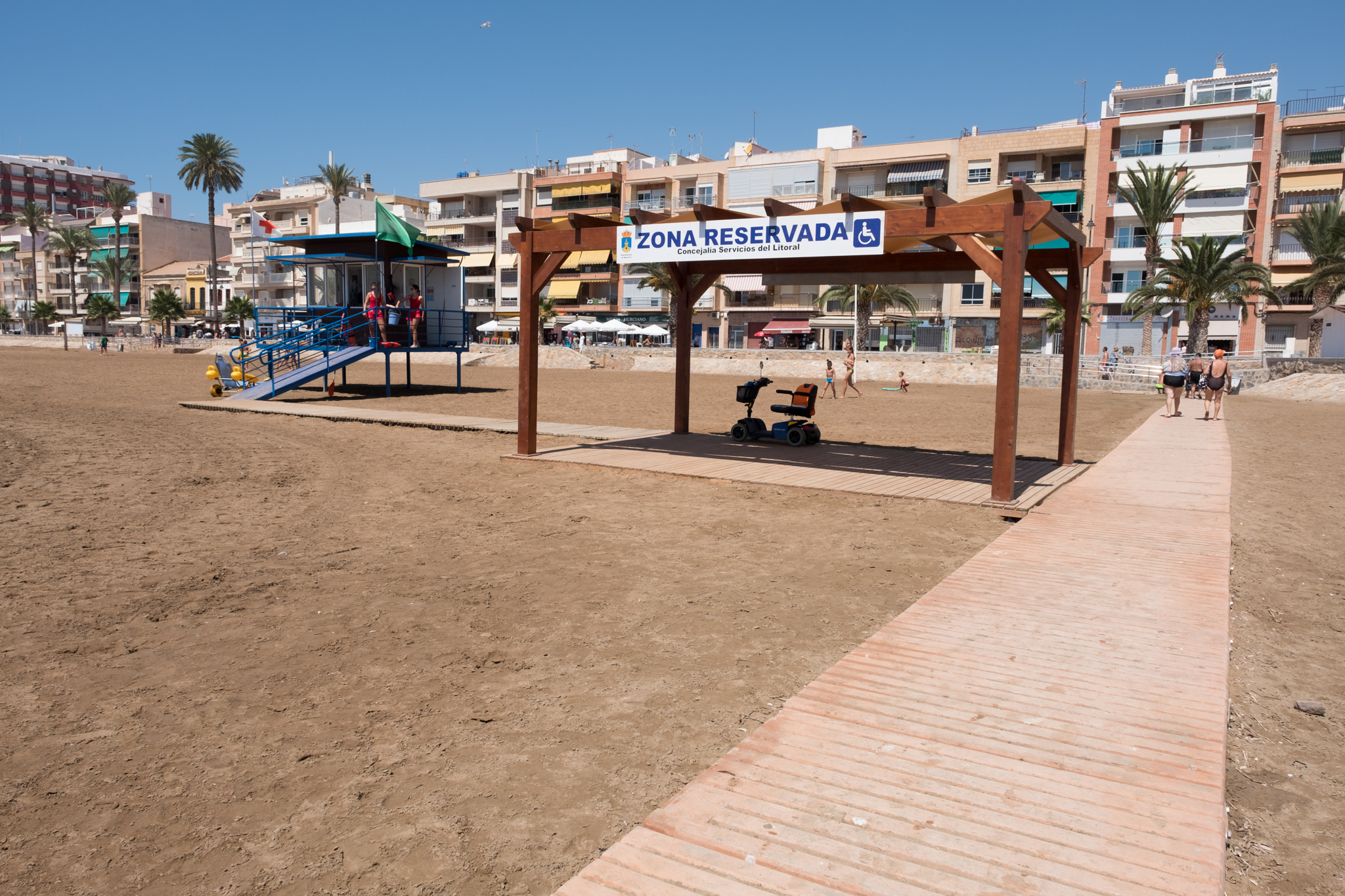 Zona reservada para personas con discapacidad en una playa