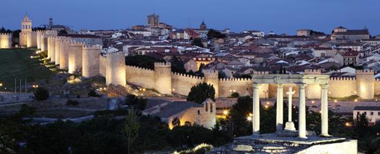 Foto panorámica de Ávila de noche