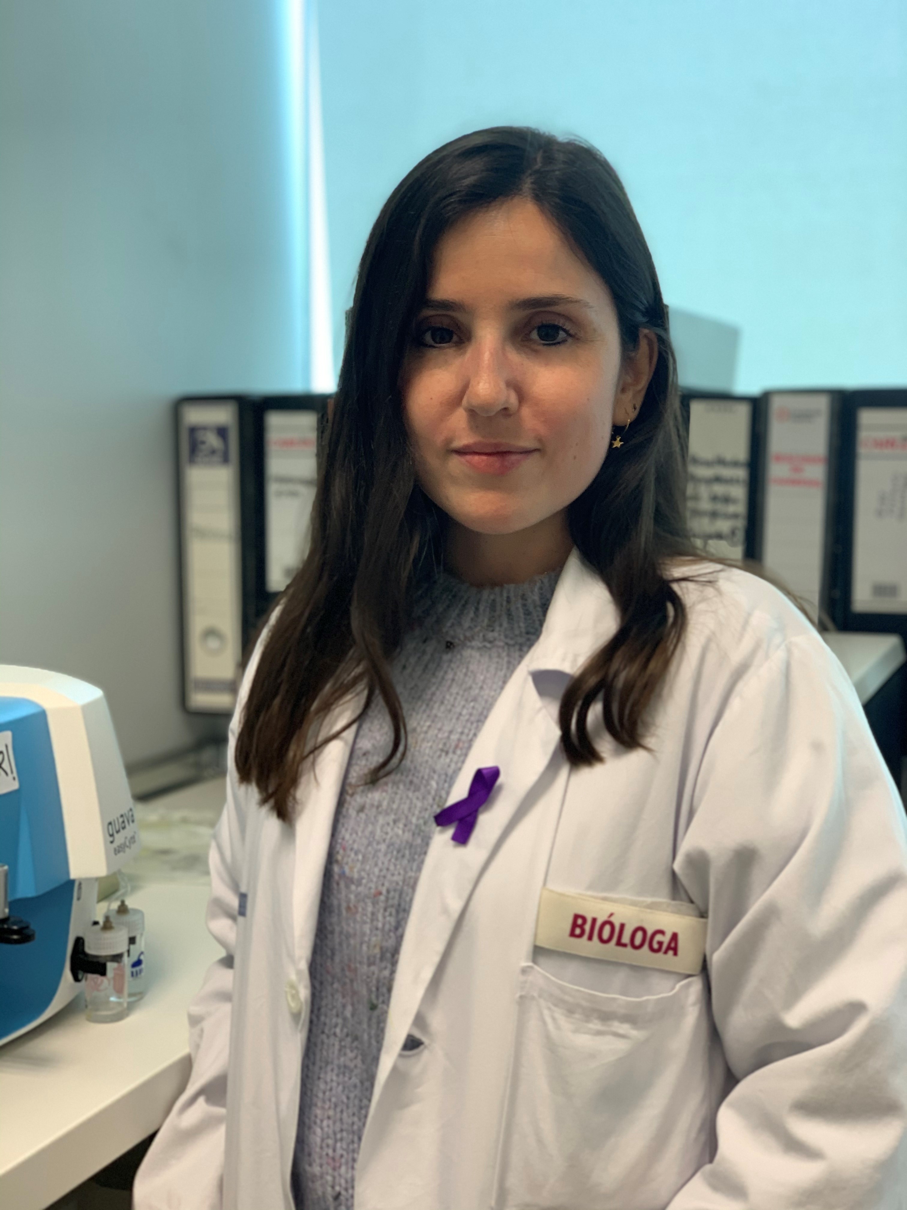Foto de beatriz en el laboratorio