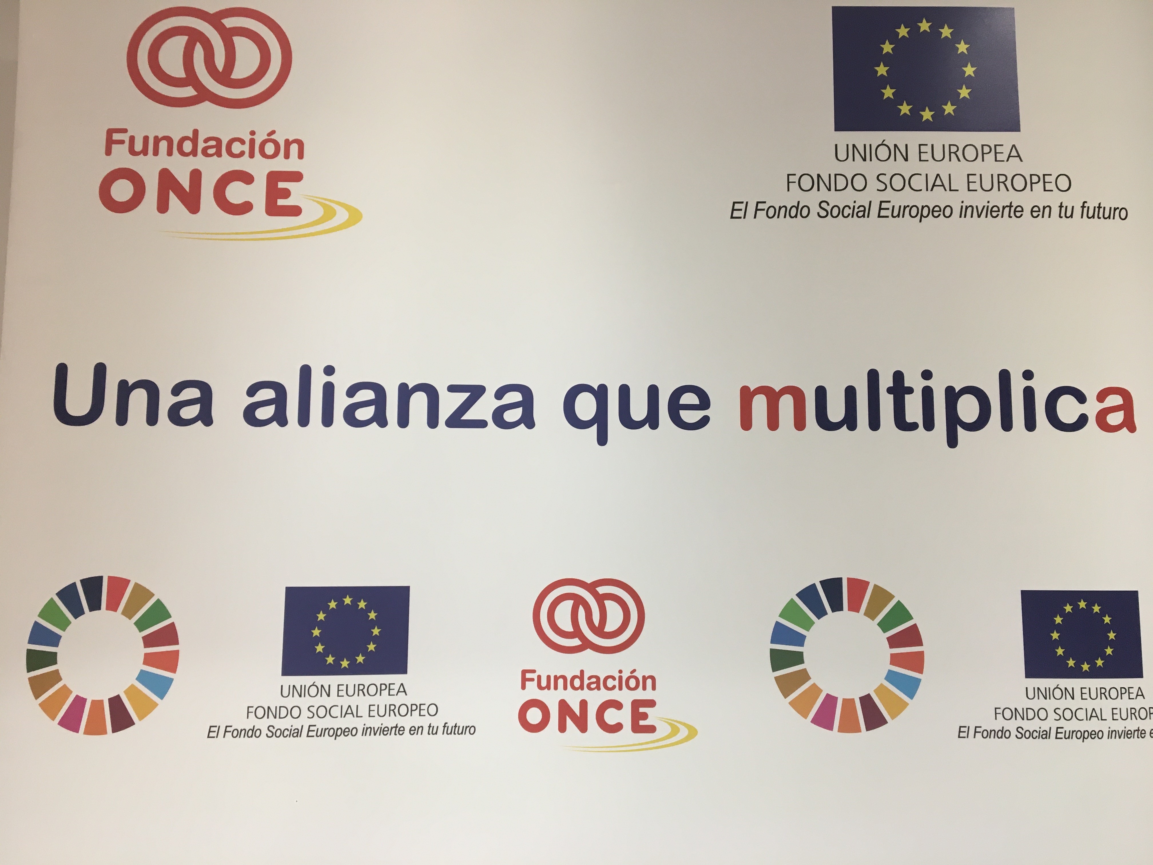 Imagen con logos de Fundación ONCE y la Unión Europea en la que se lee: "Una alianza que multiplica"
