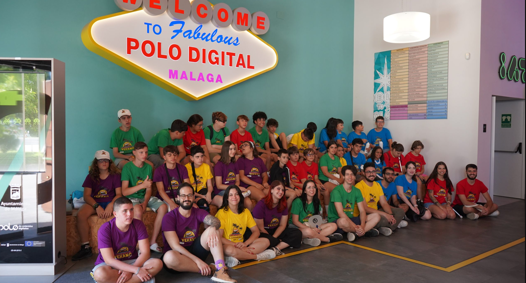 Foto de grupo de participantes en uno de los campamentos Ga11y