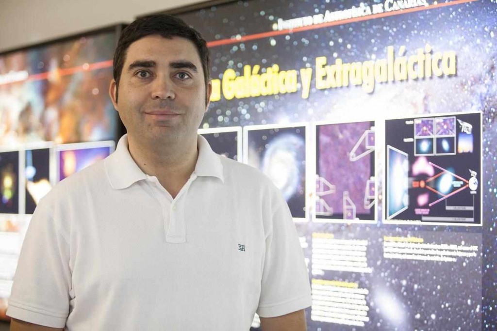 Foto de Enrique en su centro de trabajo del CSIC