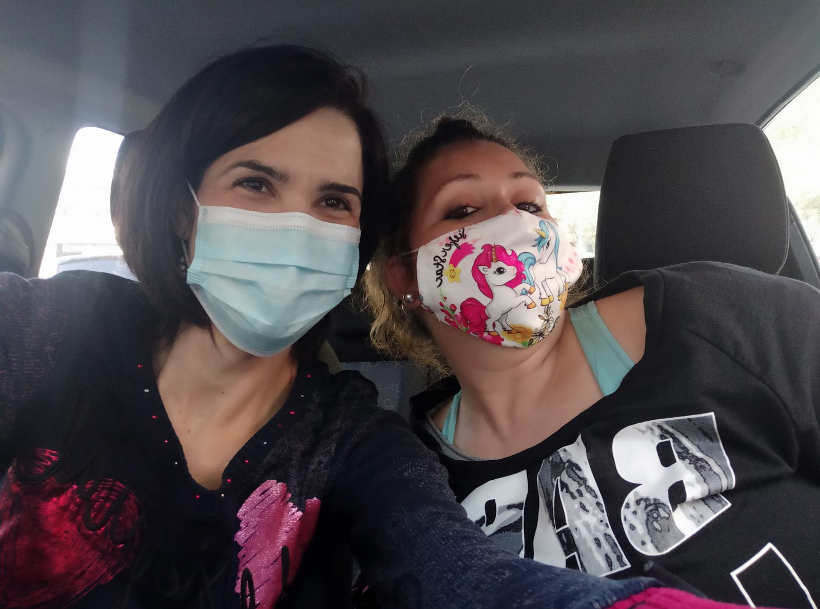 Foto de Inmaculada y Elisa, la voluntaria de Fundación ONCE que hace sus acompañamientos 