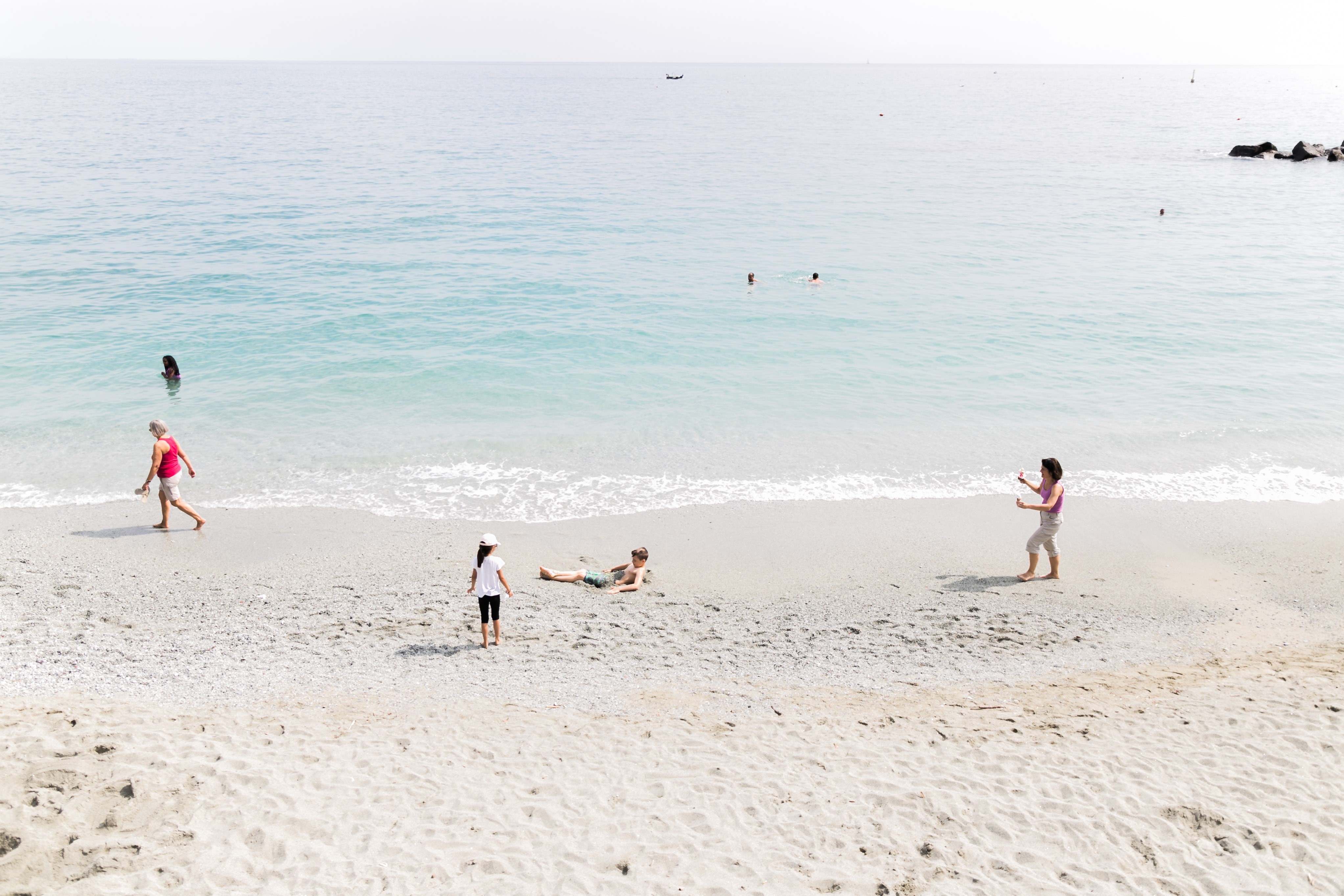 Imagen de bañistas en una playa