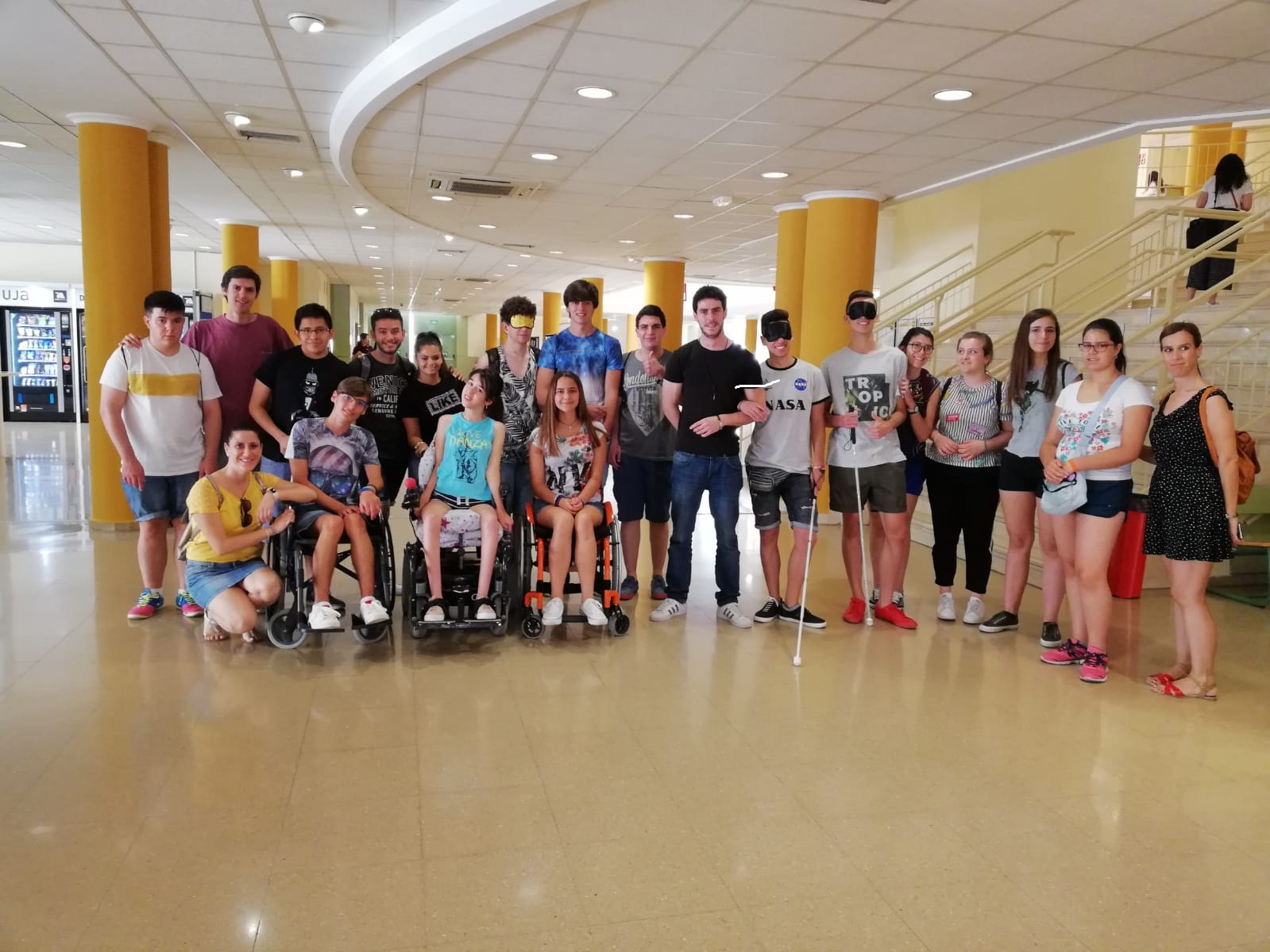 Pablo Ariza junto con otros estudiantes en una actividad del Campus Inclusivo