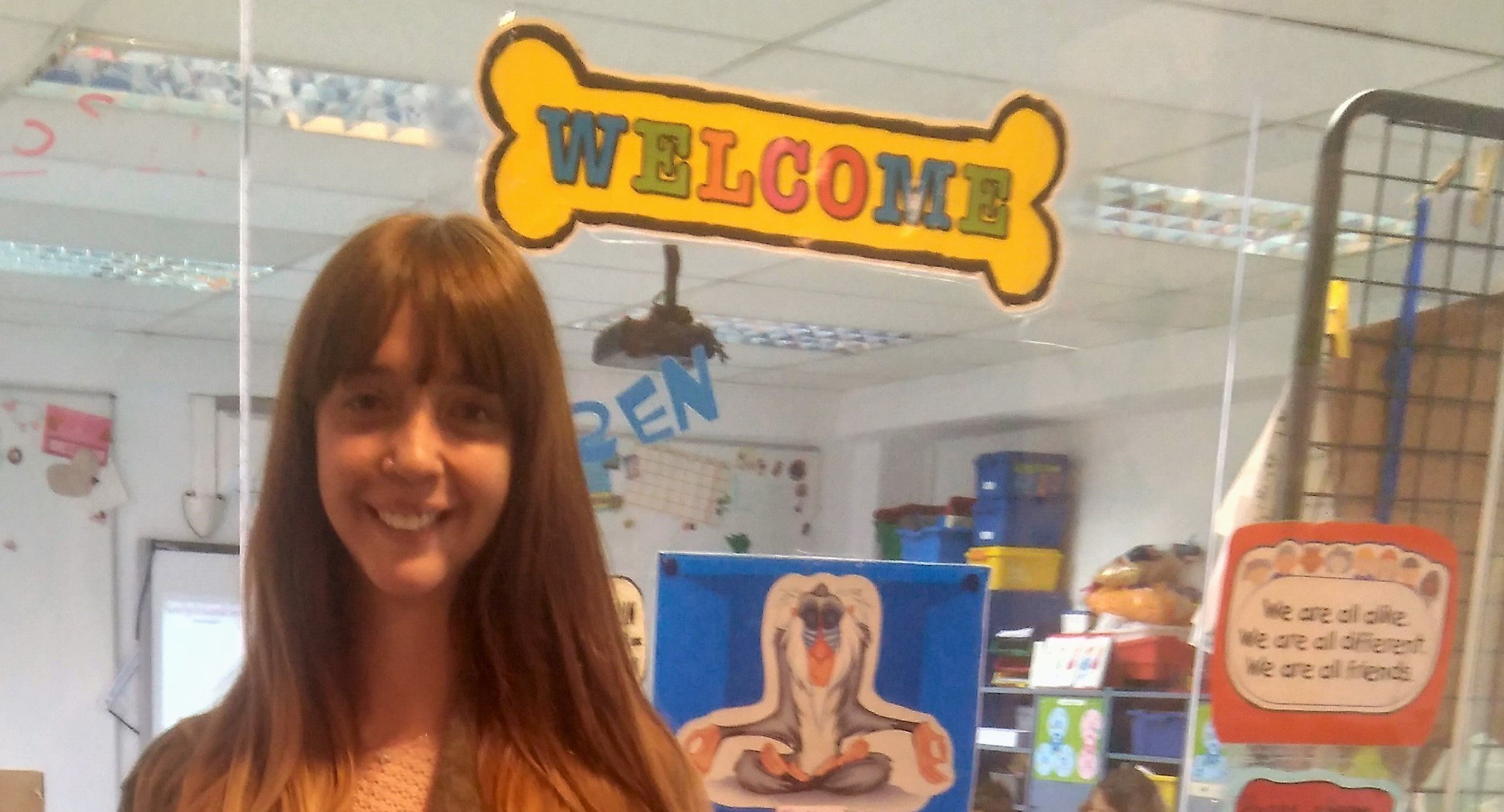 Rebeca en el aula donde hace prácticas con alumnos con altas capacidades