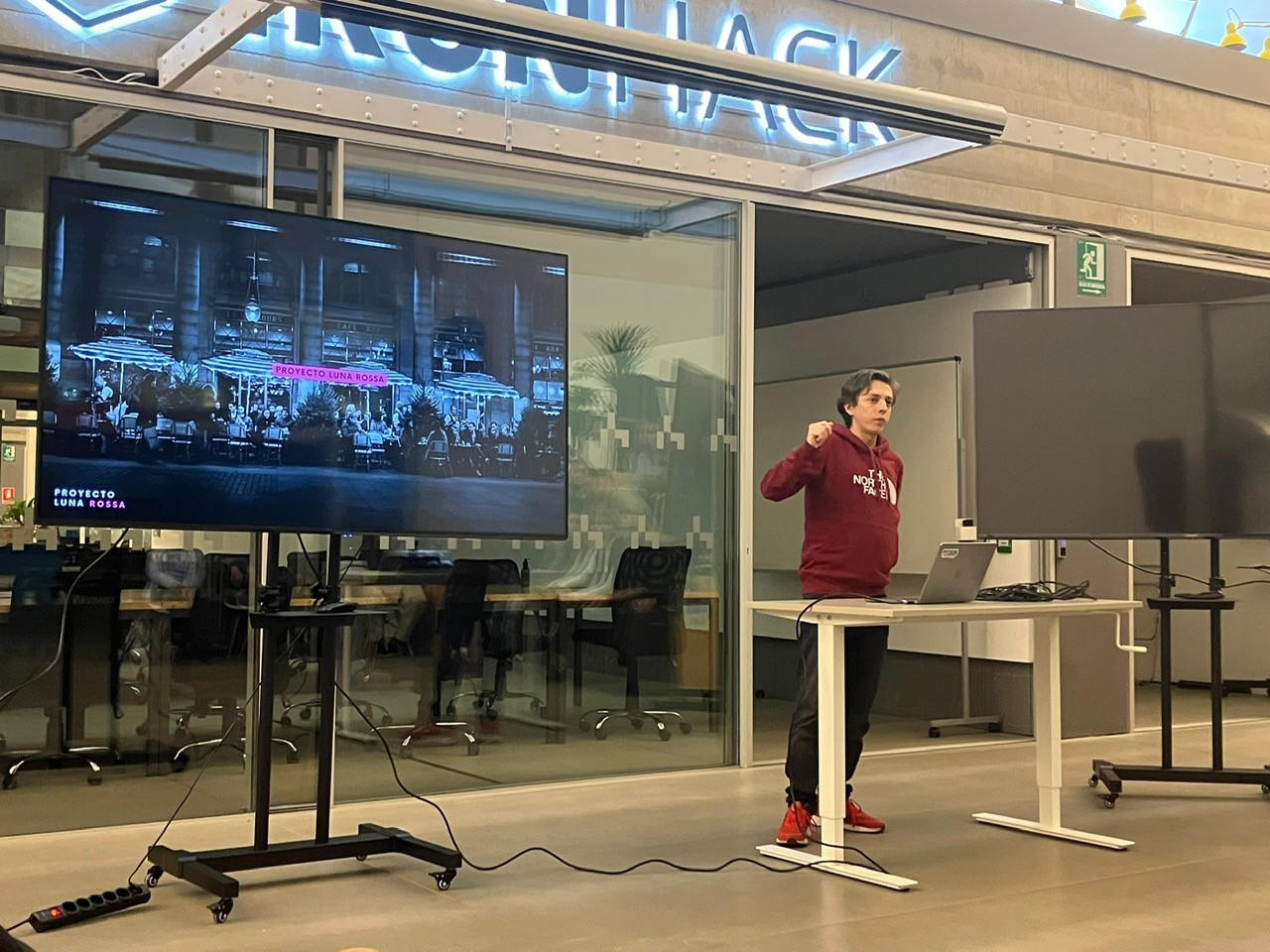 Imagen de un aula de Por Talento Digital