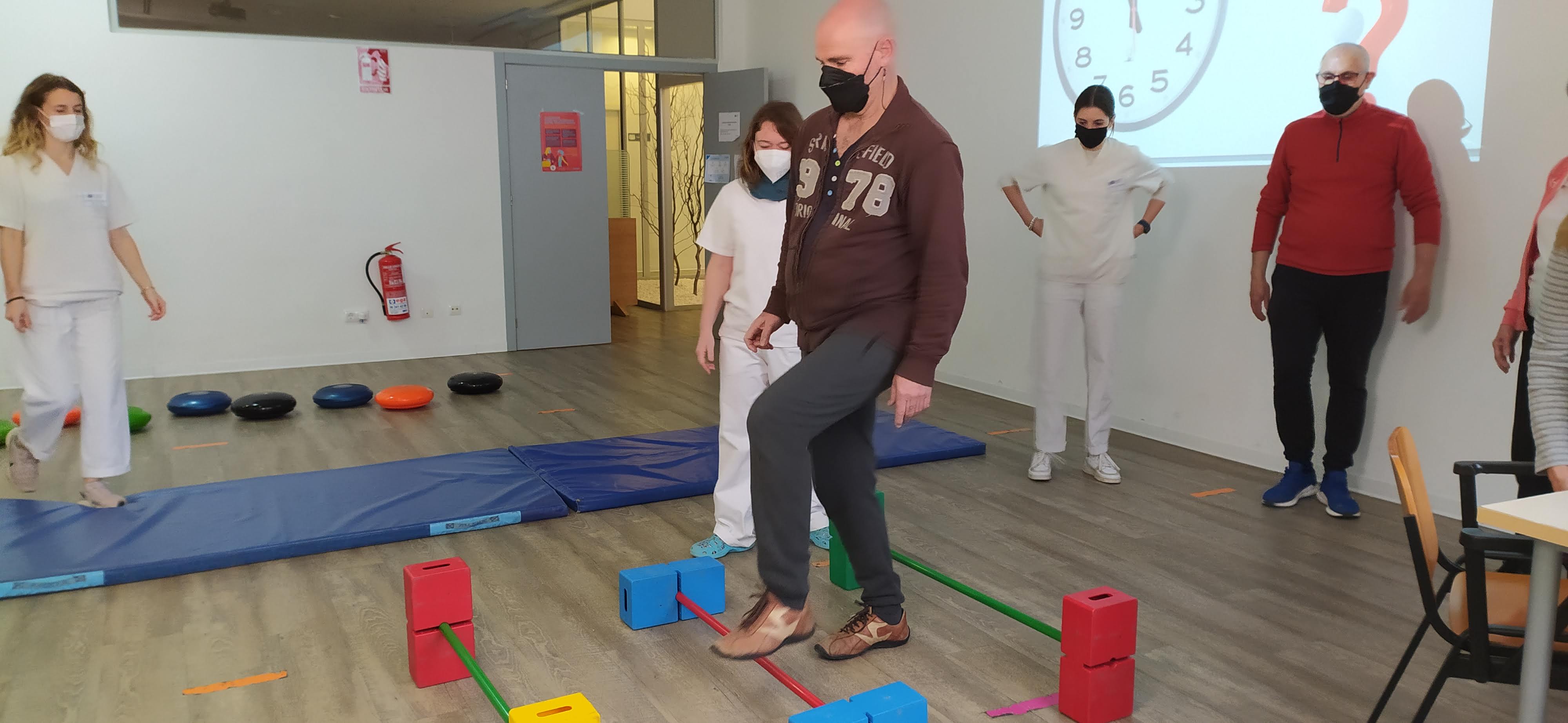 Foto de Salvador en una sesion de fisioterapia 