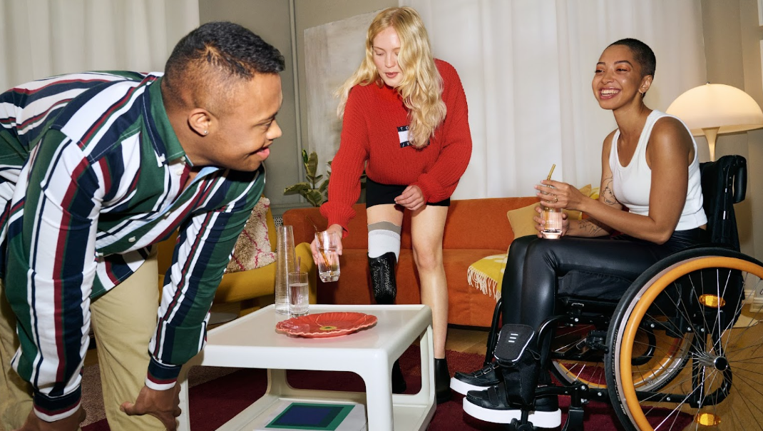 Foto de una colección de moda adaptativa de Zalando