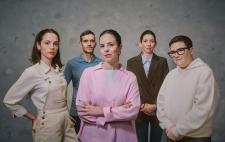 Raquel junto a más personas  