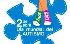 Imagen en la que se ve unas piernas cruzadas, con un calcetín verde y otro rosa y se lee '2 de abril. Día Mundial del Autismo'
