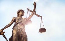 Diosa de la Justicia con balanza