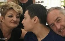 Foto de Álvaro con sus padres Foto de Álvaro con sus padres
