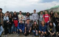 María con un grupo de estudiantes durante una excursión en Bremen