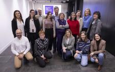 Foto de un grupo de trabajo sobre infancia en el que está Ana Sastre