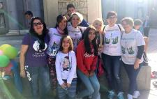 Familiares y afectados por fibrosis quística después de un acto lúdico de concienciación