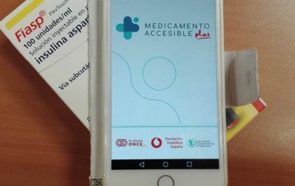  Medicamento Accesible + en pantalla móvil  y  envase del fármaco Fiasp insulina 