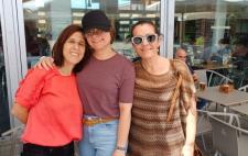 Isabel con sus profesoras de apoyo