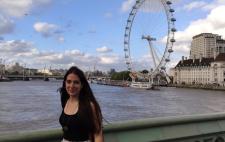 Imagen de Elena, con el London Eye al fondo