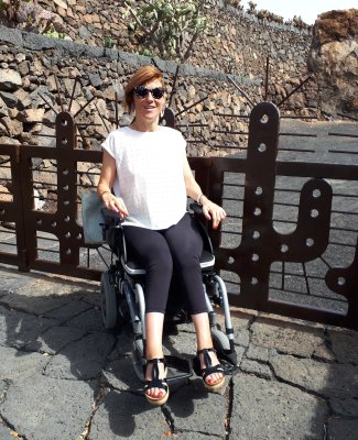 Foto de Yolanda en su silla de ruedas