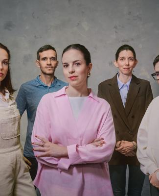 Raquel junto a más personas  