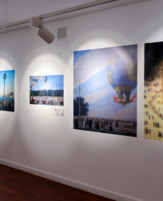 Pared de la exposición en la que se ven algunos cuadros 