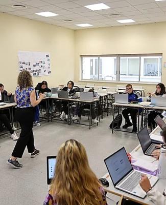 Imagen de estudiantes en una actividad