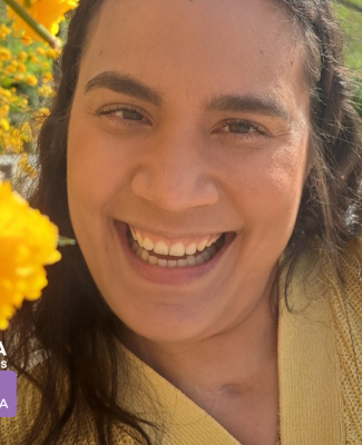 Rostro de Verónica sonriente en primer plano 