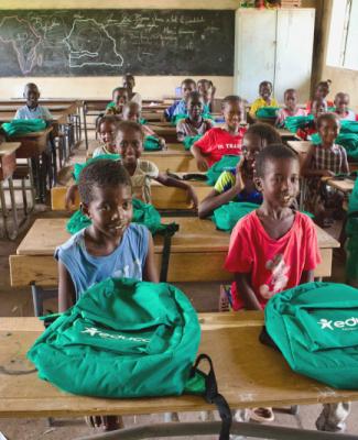 Clase en la que se ven mochilas 