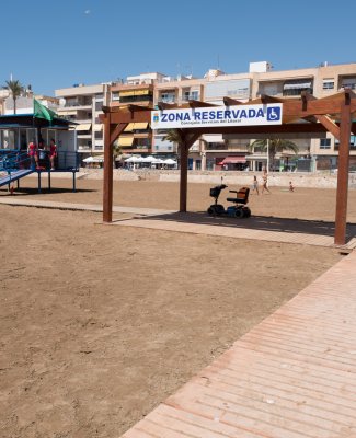 Zona reservada para personas con discapacidad en una playa
