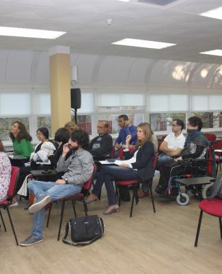 Foto de una clase sobre accesibilidad universal