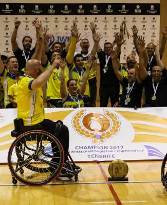 Foto del CD ILUNION tras ganar la Final Four de la Champions Cub en Tenerife 