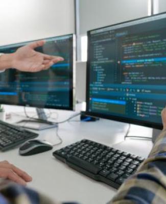 Imagen de gente en formación en uno de los cursos de 'Por Talento Digital'