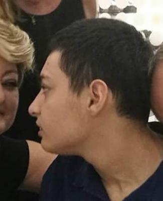 Foto de Álvaro con sus padres