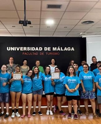 Foto de grupo en la que aparece Alberto