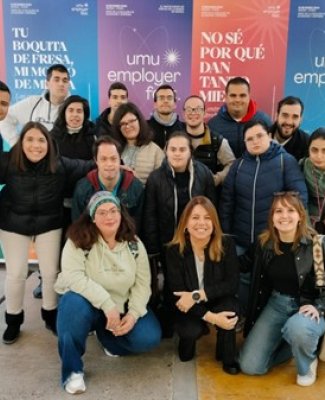 Foto de grupo en la que aparece Lucía en la UMU