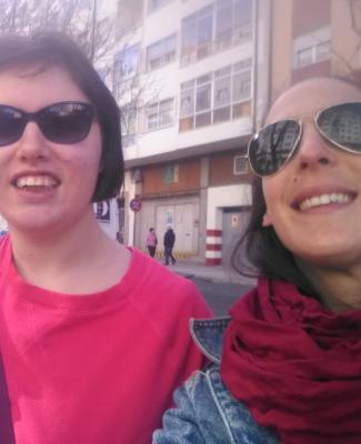 Imagen de Mariña y Laura, su preparadora laboral y amiga 