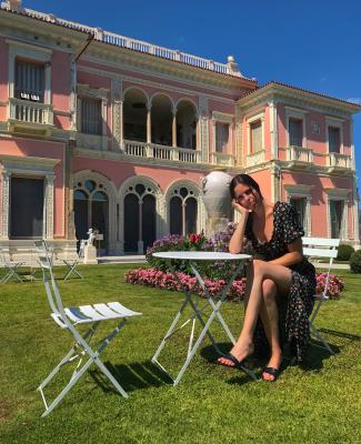 Olivia en Villa Ephrussi de Rothschild, en un pueblecito al lado de Niza