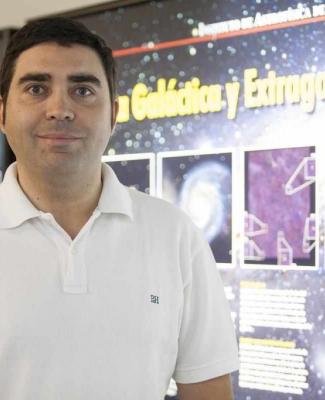 Foto de Enrique en su centro de trabajo del CSIC