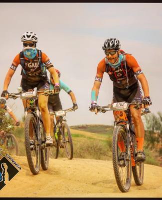 Agna y Miguel durante la carrera