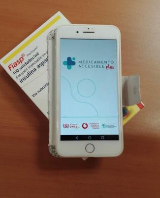  Medicamento Accesible + en pantalla móvil  y  envase del fármaco Fiasp insulina 