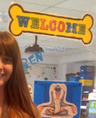 Rebeca en el aula donde hace prácticas con alumnos con altas capacidades