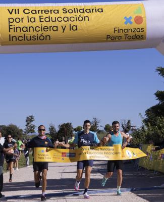 Imagen de participantes en la carrera