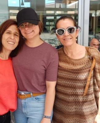 Isabel con sus profesoras de apoyo 