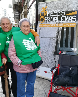 Imagen de un grupo de voluntarios mayores en una actividad de Lugo